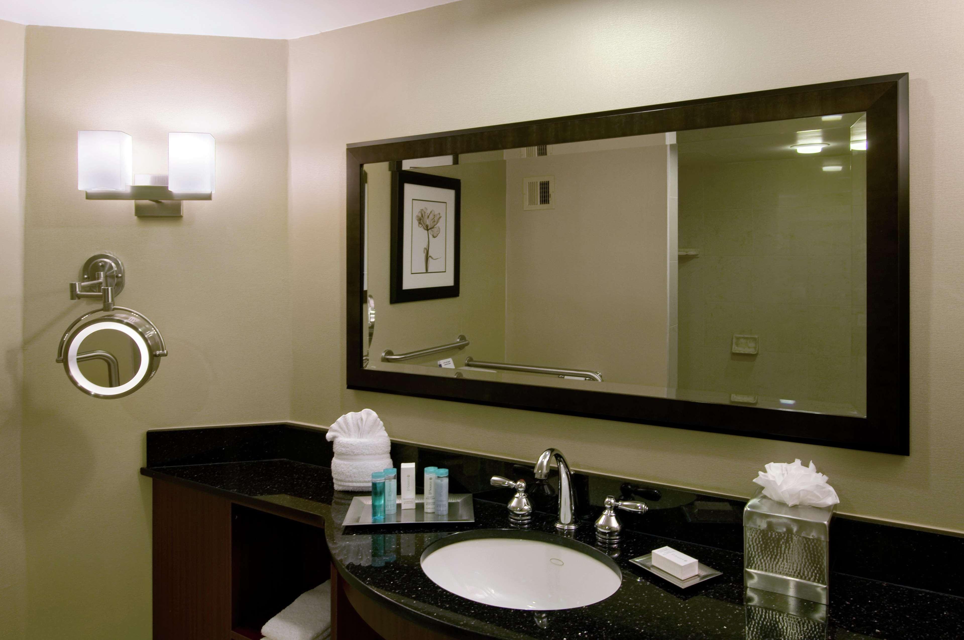 Doubletree By Hilton South Charlotte Tyvola 호텔 객실 사진